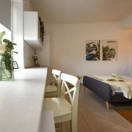 Apartment Read About It - Stylish *
