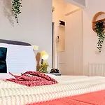 Apartman Read About It - Stylish