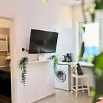 Apartman Read About It - Stylish *