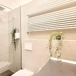 Apartman Read About It - Stylish *